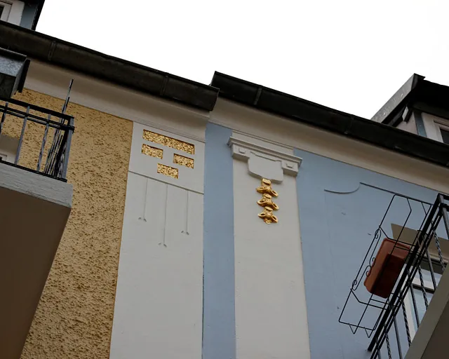 Fassaden zwei unterschiedlicher Häuser