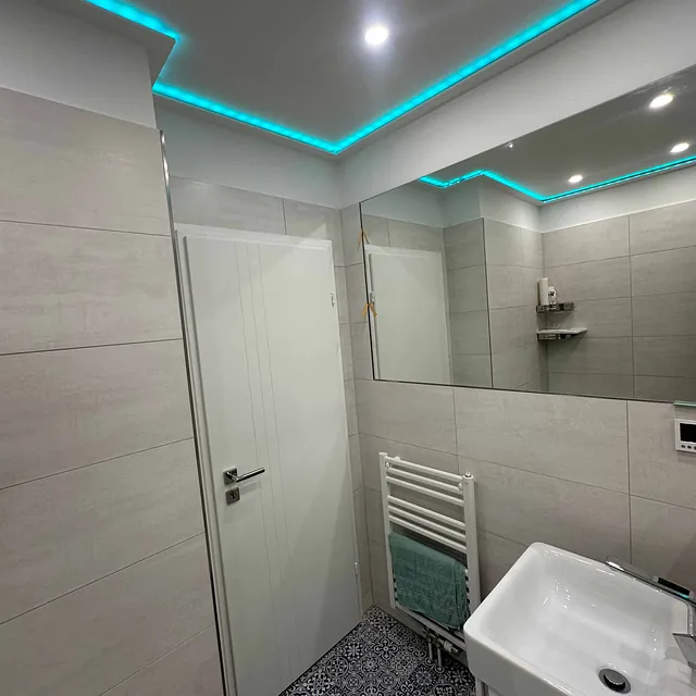 Zierleisten in Badezimmer